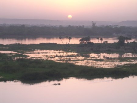 file:///home/sharon/AFRICA/Images/Grand_Hotel_Sunset.jpg